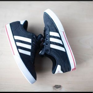 Kids black adidas size 3.5